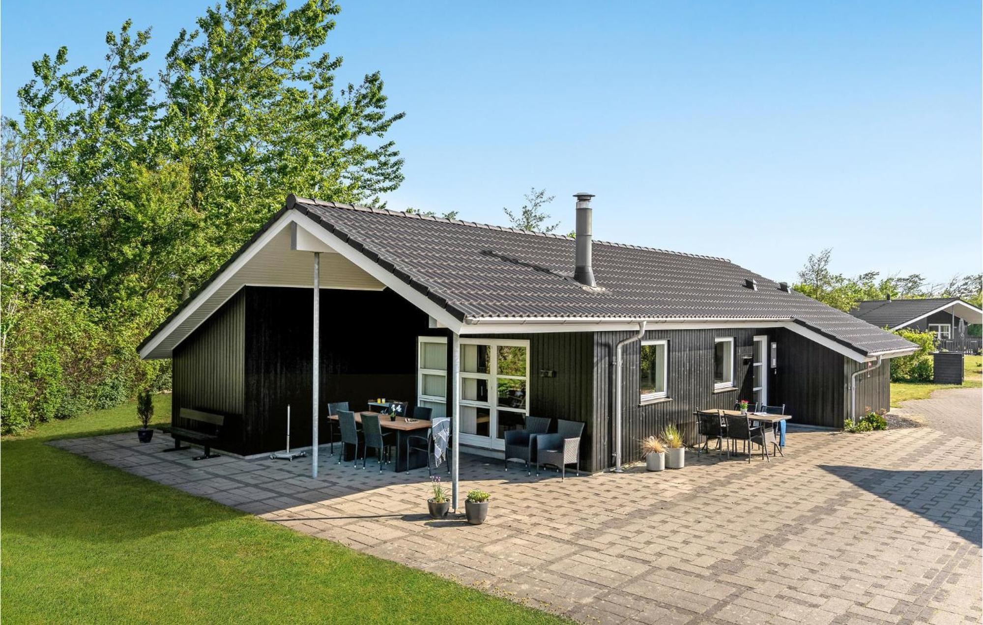 Cozy Home In Tarm With Kitchen Exteriér fotografie